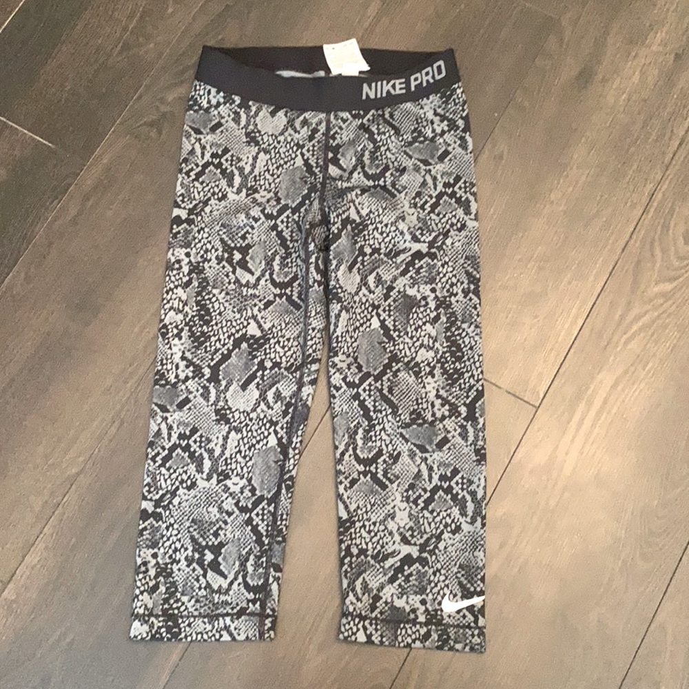 Nike Pro Crop Leggings - Size S